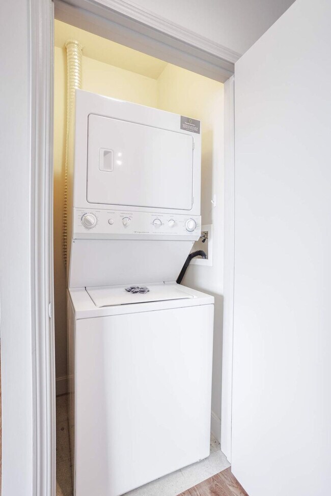 Building Photo - 121 E Freedom Way