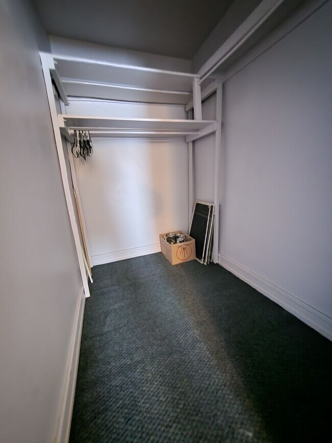 Building Photo - 1221 E Philadelphia St