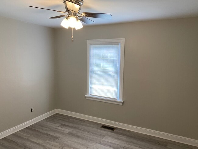 Building Photo - 1/2 Off 1st Month's Rent!! 2 bedroom House in the Randolph Community