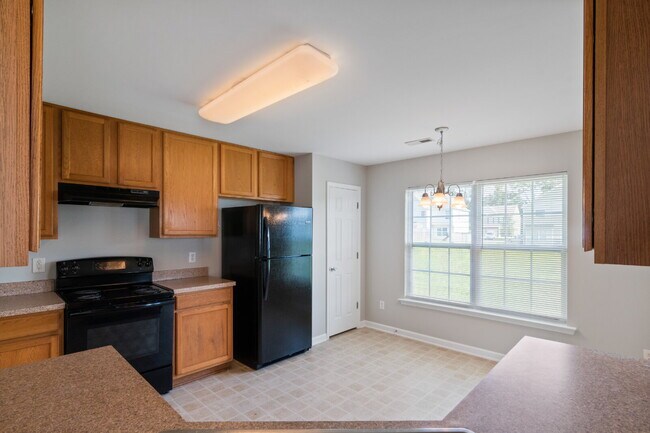 Building Photo - Spacious 4BR/3BA Home Near Downtown Durham | Deposit-Free Living | 1st-Floor Bedrooms