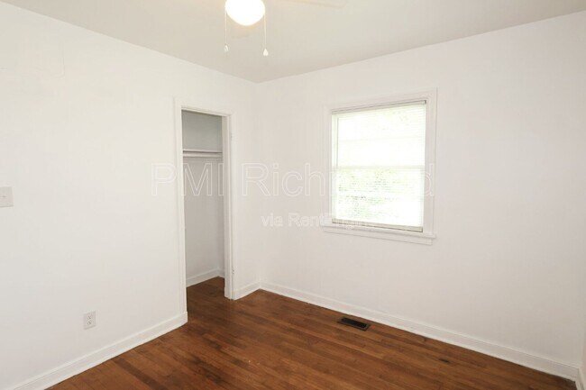 Building Photo - 3006 Manor Dr