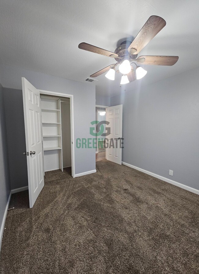 Building Photo - NOW AVAILABLE! 3 Bedroom, 1 Bathroom Home ...
