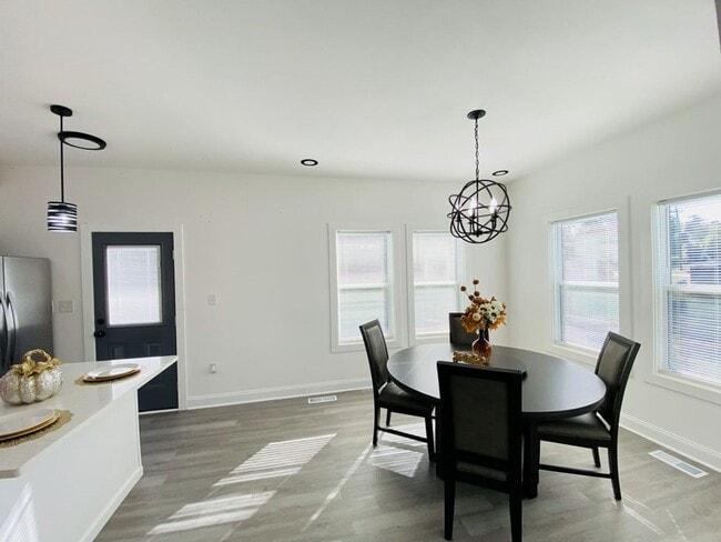 Building Photo - 326 2nd Ave