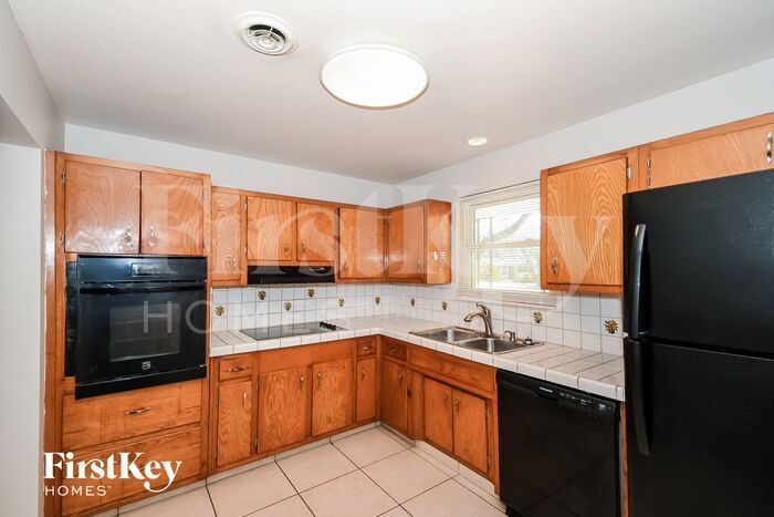 Building Photo - 8017 Santillo Dr