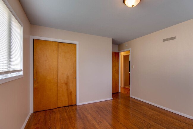 Building Photo - 1816 Elaine Dr