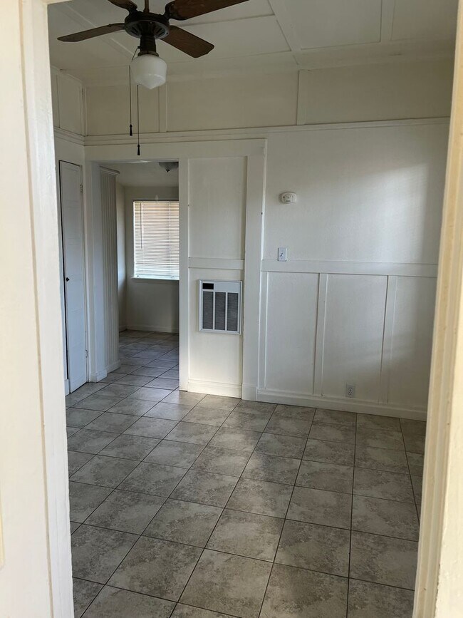 Building Photo - Cute house!