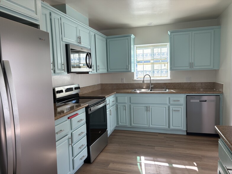 Building Photo - 2405 Perkins Ln