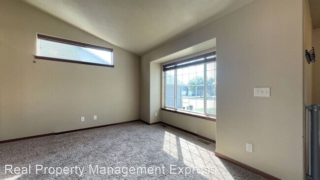 Building Photo - 4 br, 2 bath House - 426 N Perry Ln