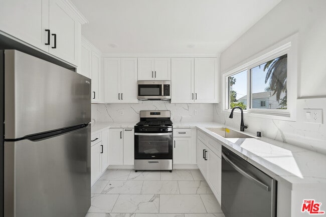 Building Photo - 1027 N Gardner St