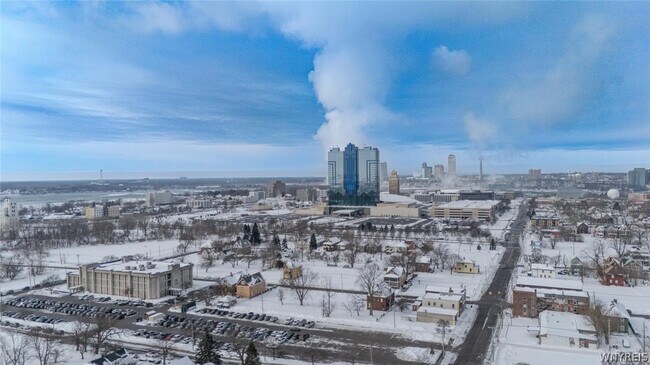 Building Photo - 1204 Niagara St