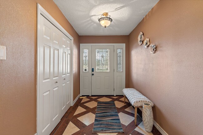 Building Photo - Captivating 3-Bedroom Escape with Private Deck & HOA Pool Access in Grand Prairie!