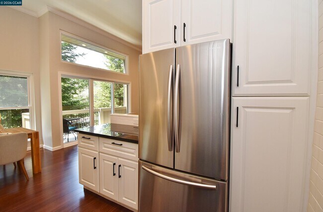 Building Photo - 2067 Ascot Dr