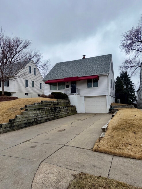 Building Photo - 2116 S 49th Ave