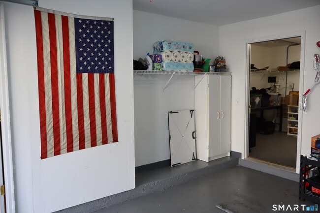 Building Photo - 25 W Silver St