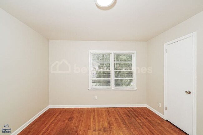 Building Photo - Ready to love where you live? 3 Bed 1 Bath Home Ready for You!