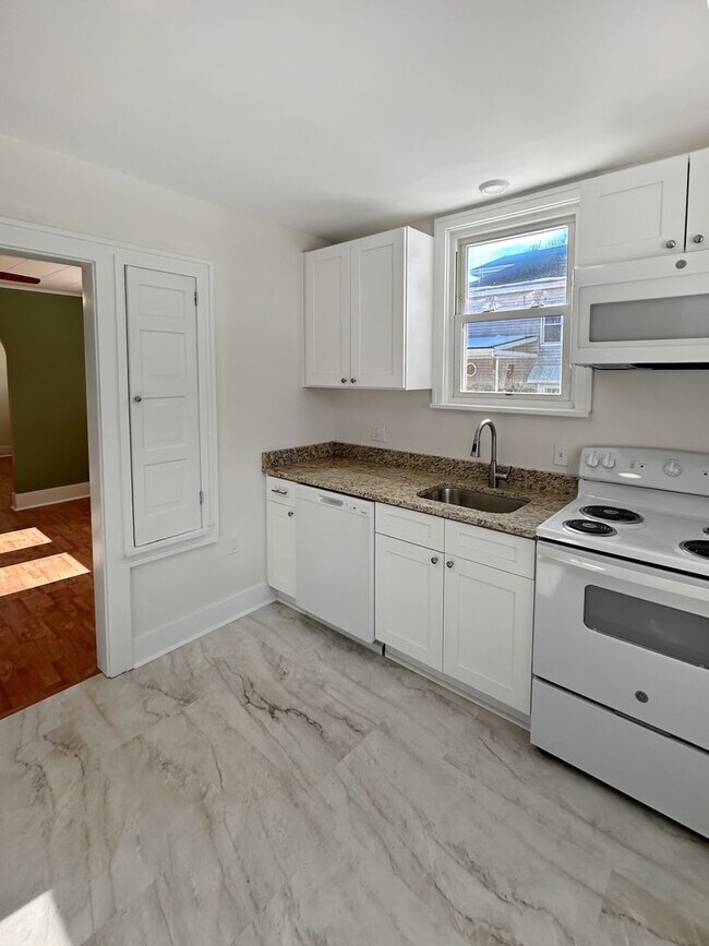 Building Photo - Welcome to this charming 2-bedroom, 1-bathroom home located in the heart of Crescent Township, PA