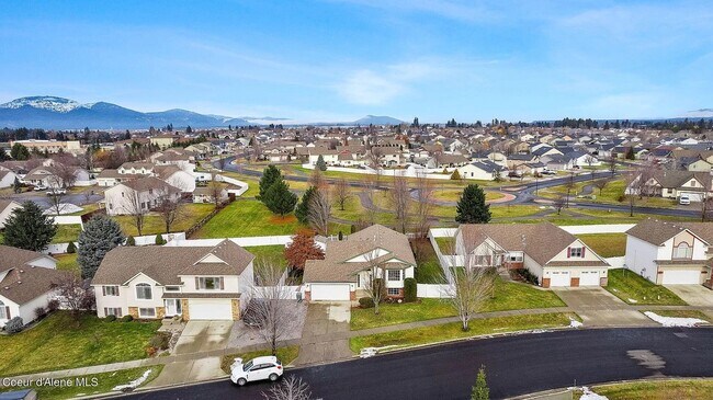 Building Photo - Large Home in Strawberry Fields