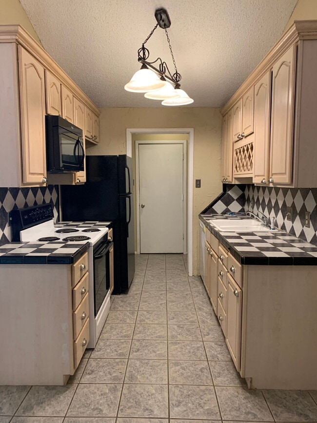 Building Photo - Cute duplex in NW Lubbock