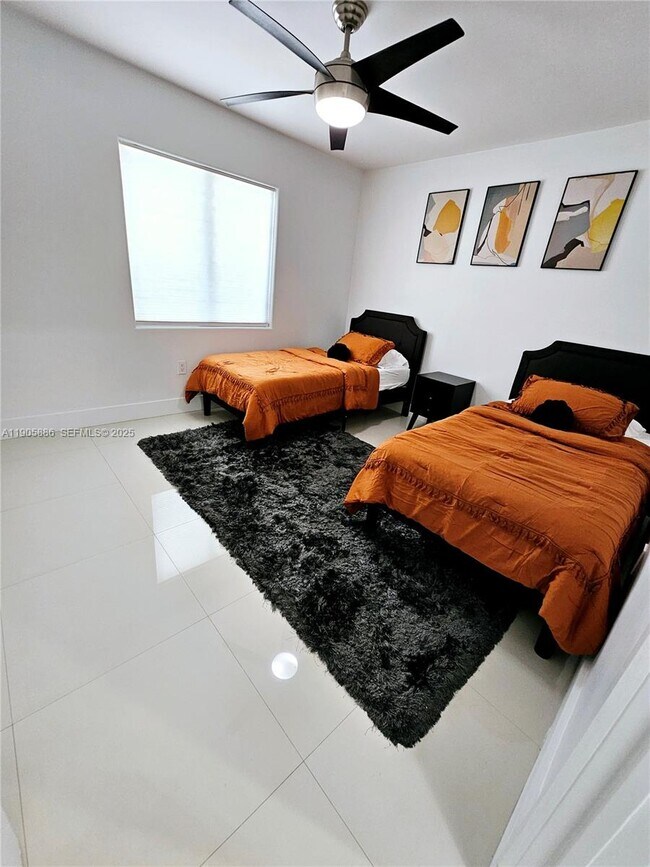 Building Photo - 16138 SW 154th Ct