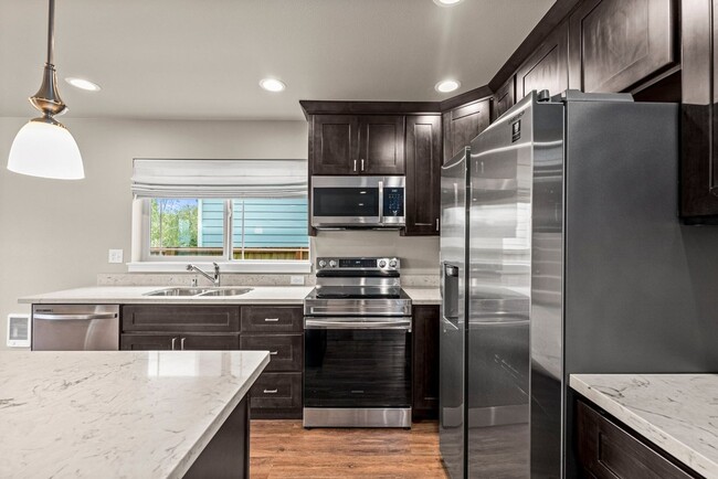 Building Photo - Modern 4-Bed Tacoma Home | Energy Efficien...