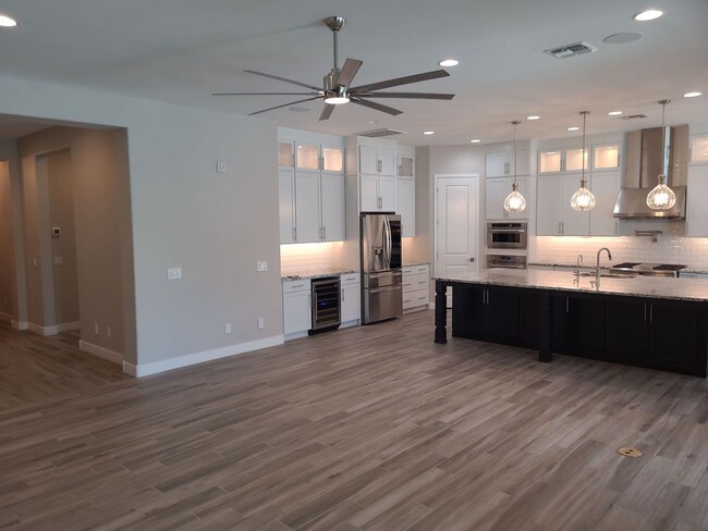 Building Photo - Pristine Luxury Rental: Stunning 4-Bed, 2....