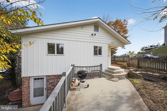 Building Photo - 7523 B St