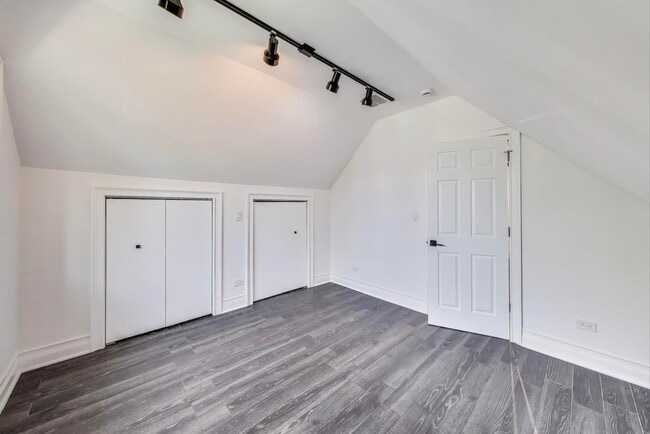 Building Photo - 3043 N Monticello Ave