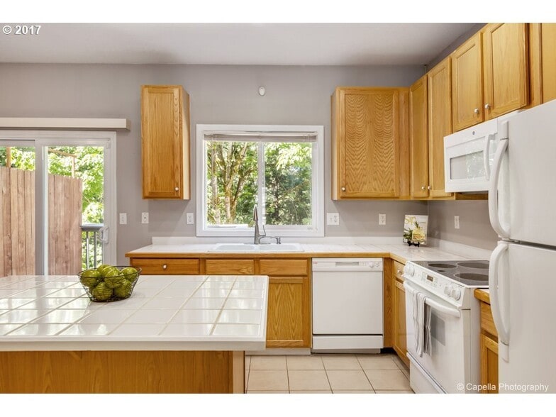 Open concept Kitchen with lot of cabinet space - 7414 NE Shaleen St
