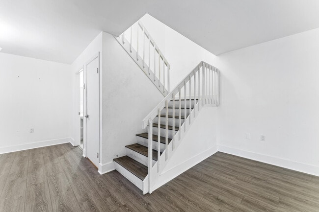 Building Photo - 1700 Embassy Dr