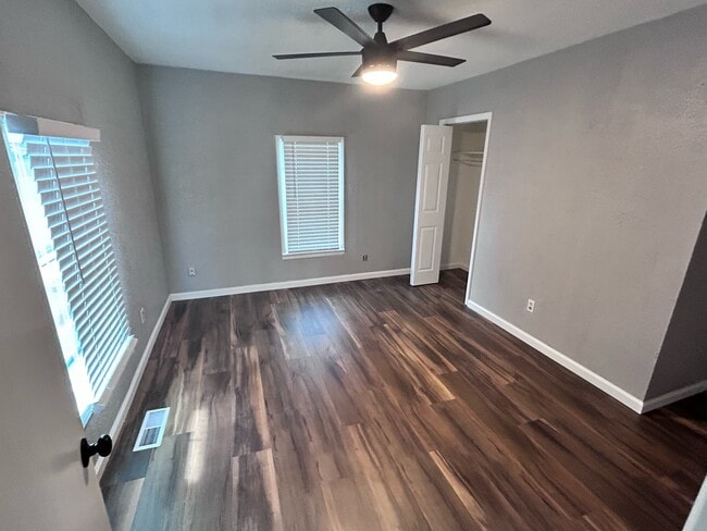 Building Photo - 1002 S Reno Ave