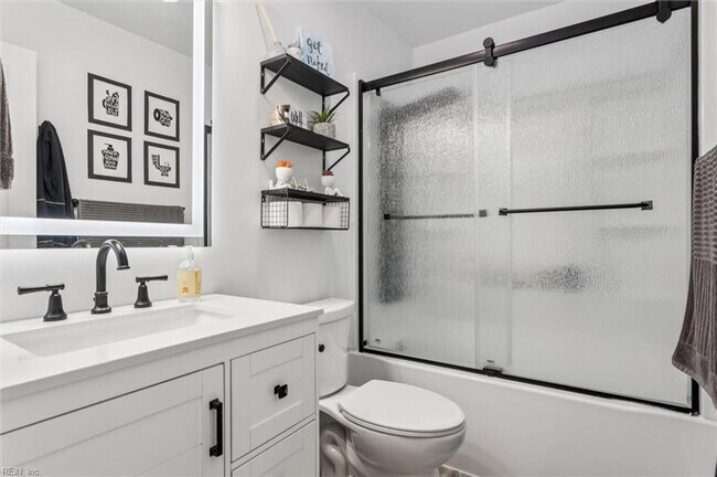 Building Photo - 334 N 1st St