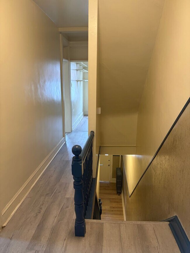 Building Photo - 121 Laurel St