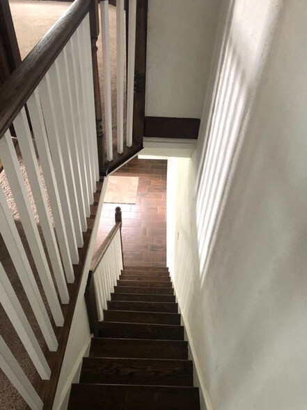 Building Photo - 1206 E Main St