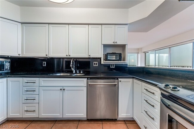 Building Photo - 3111 Bel Air Dr