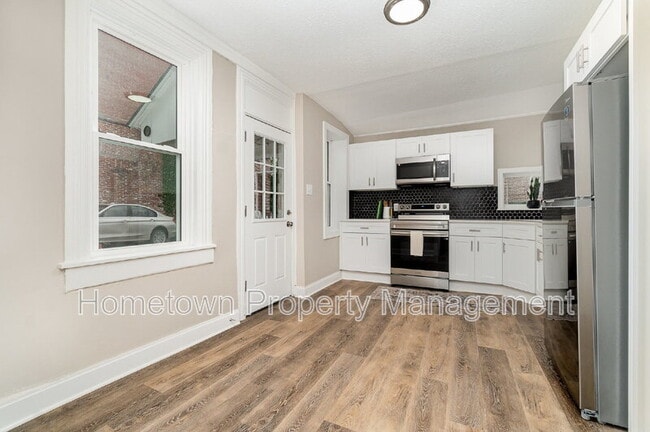 Building Photo - 321 W Mifflin St