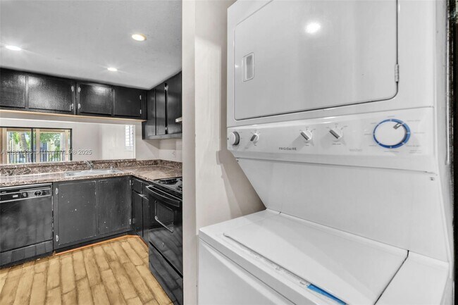 Building Photo - 6575 W Oakland Park Blvd