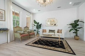 Building Photo - 30 W Castillo Dr