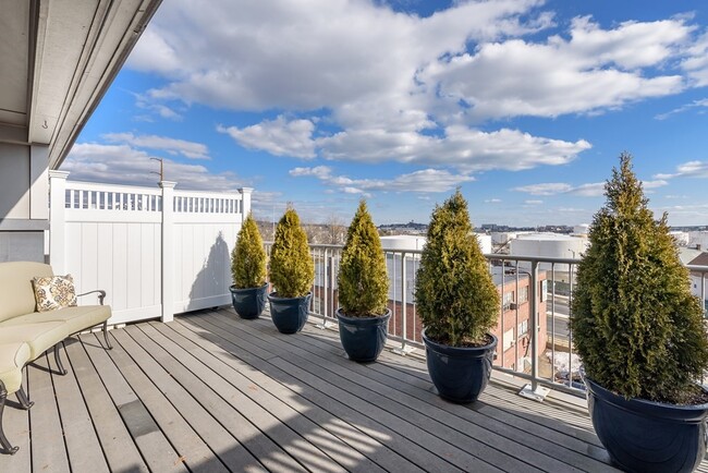 Building Photo - 210 Broadway