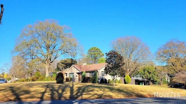 Building Photo - 1200 Dresden Dr W