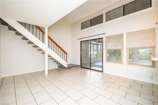 Building Photo - 1545 Lakeport Ct