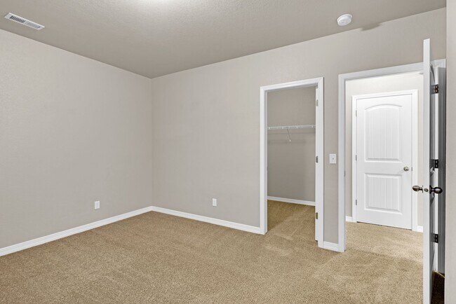 Building Photo - Beautiful home available to move in 08/04/...