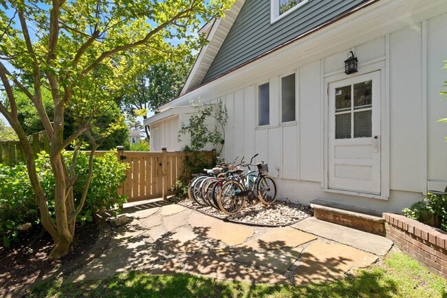 Building Photo - 818 Trenton Ave