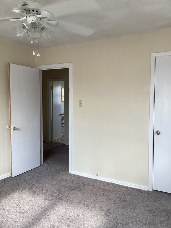 Building Photo - Newly Renovated 2Bedroom! Located in Portales!!
