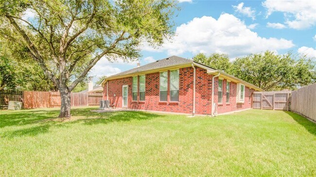 Building Photo - 229 River Basin Ln