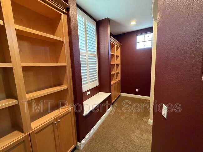 Building Photo - 6832 Salvaterra Cir