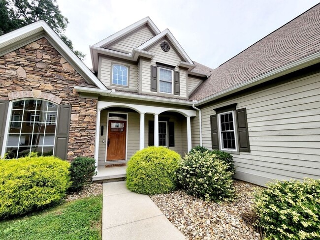 Building Photo - 5 bed/3.5 bath home on Lakeview Golf Resor...