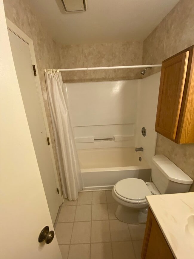 Building Photo - 2BR Finley Forest Condo – Minutes to Chapel Hill & UNC