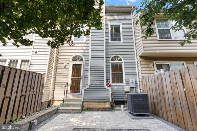 Building Photo - 6630 Medinah Ln