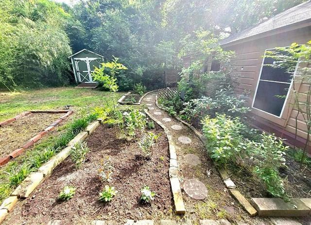 Building Photo - 8619 Groveland Dr