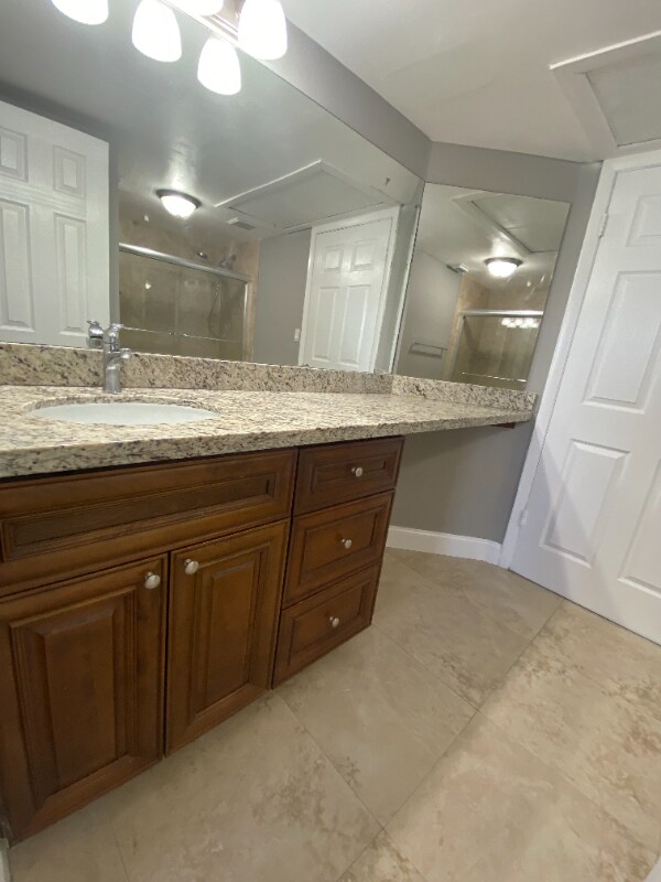 Building Photo - 2820 N Oakland Forest Dr